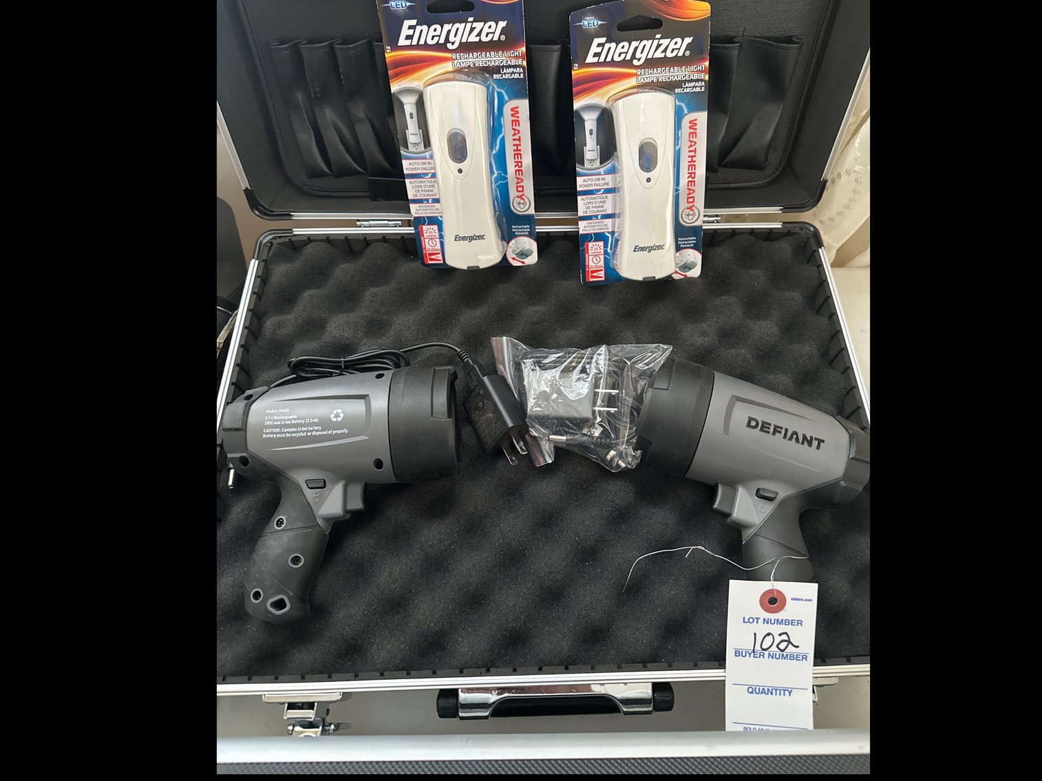 Image for Defiant rechargeable flashlights