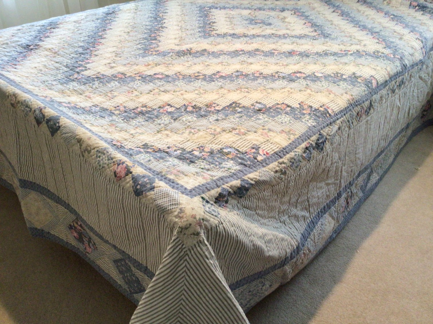 Image for Queen Size Quilted Bedspread