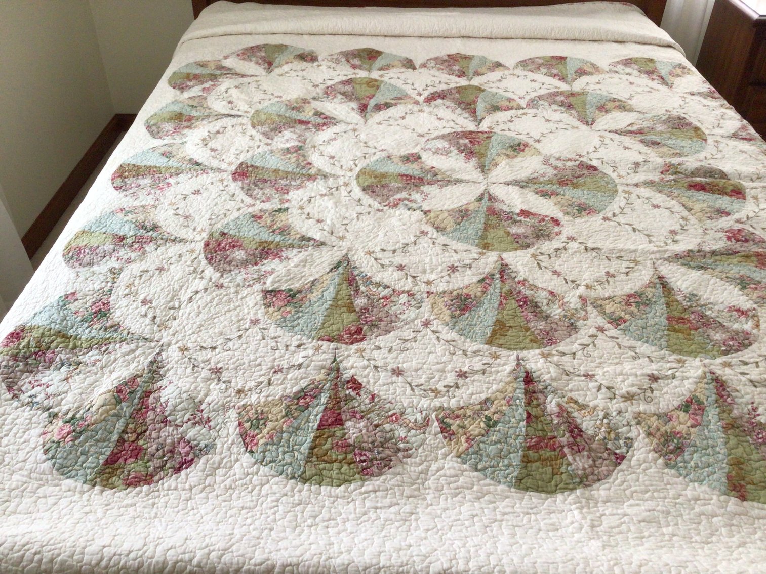 Image for JC Penney Queen Bedspread