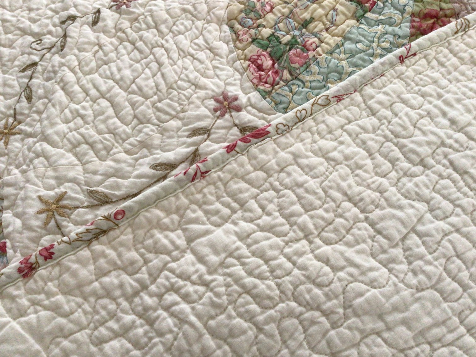 Image for JC Penney Queen Bedspread