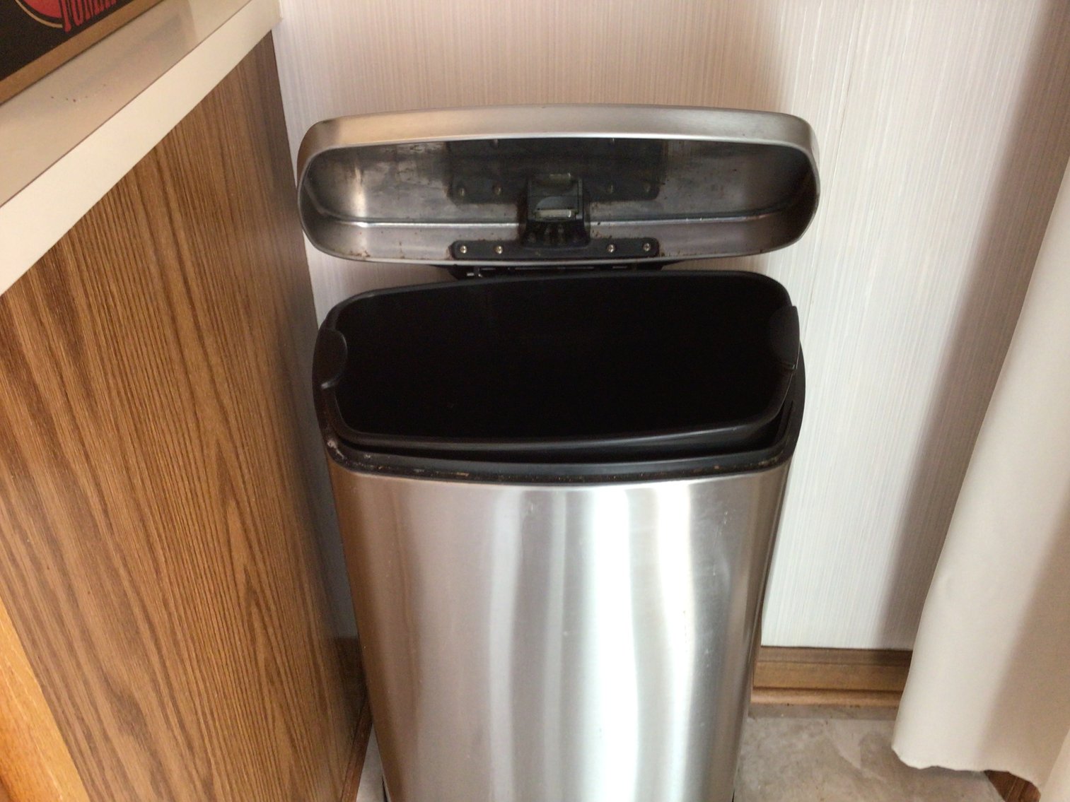 Image for Nice Hands-Free Kitchen Garbage Can