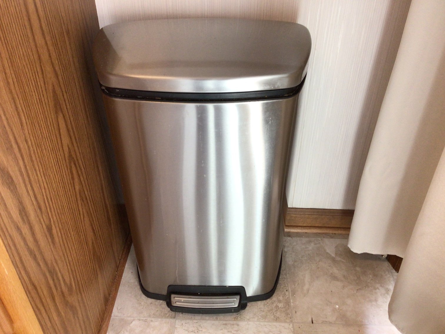 Image for Nice Hands-Free Kitchen Garbage Can
