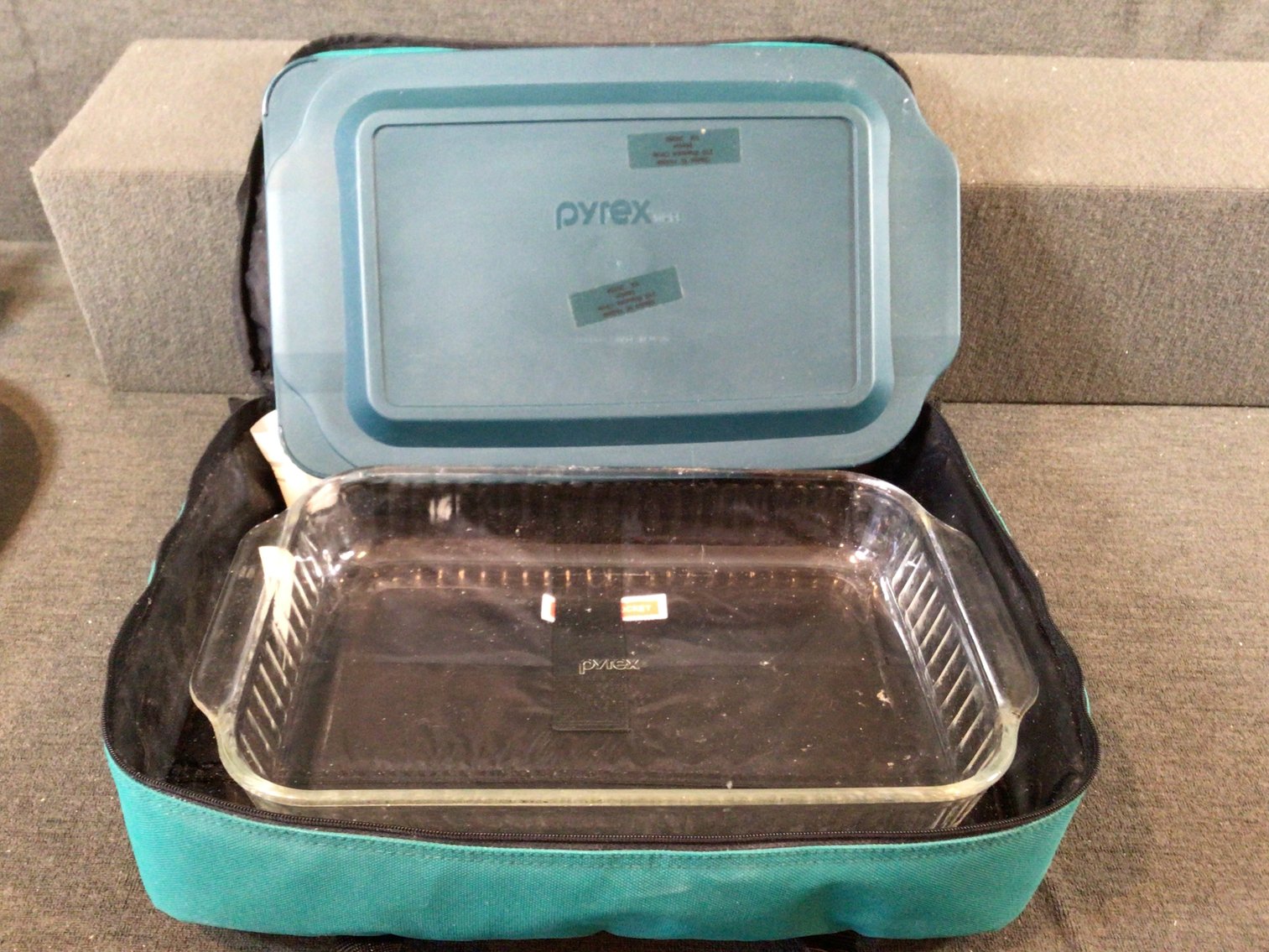 Image for Pyrex Portable with Lid and Carrying Case