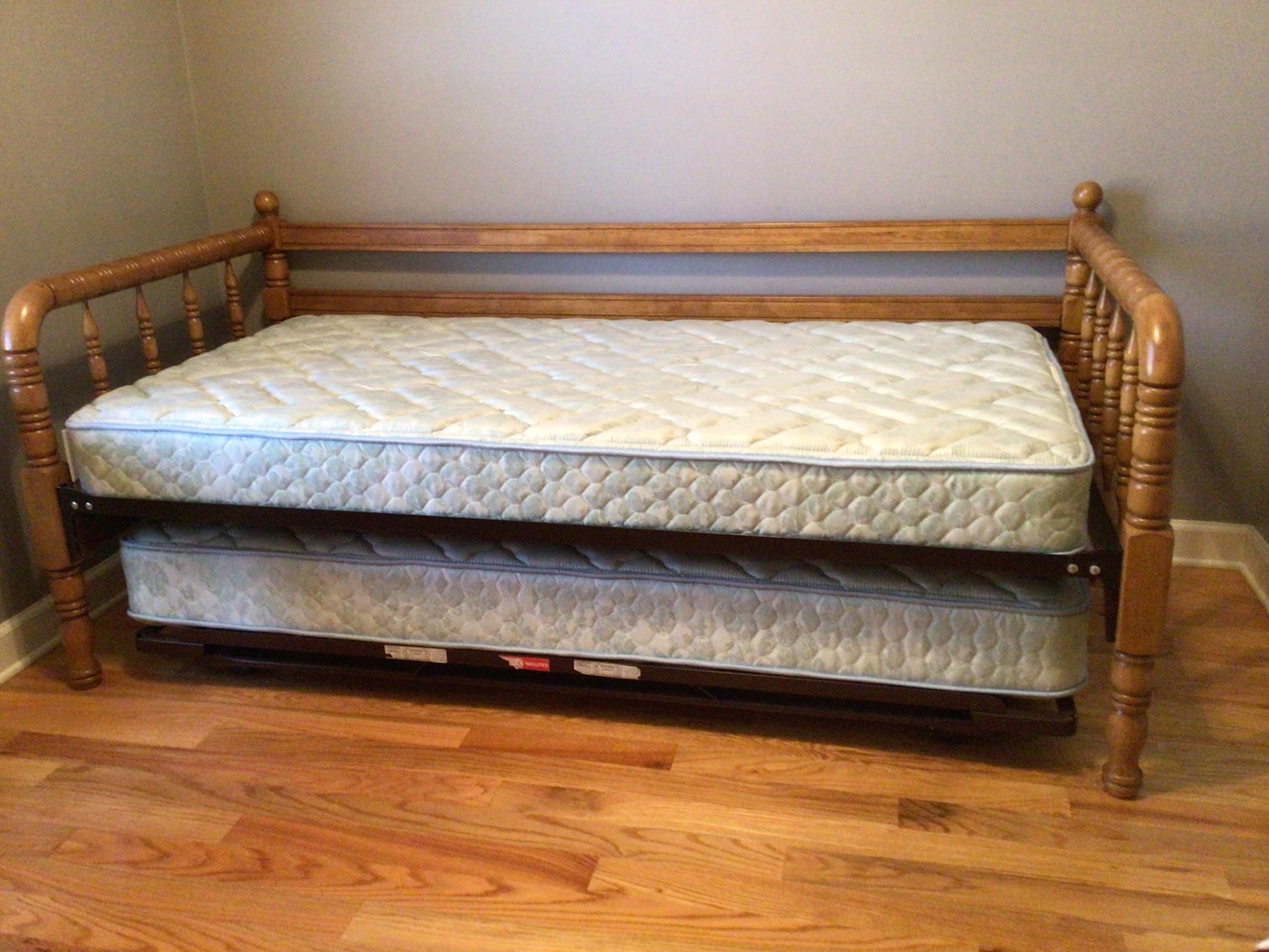 Image for Day Bed / Converts to King