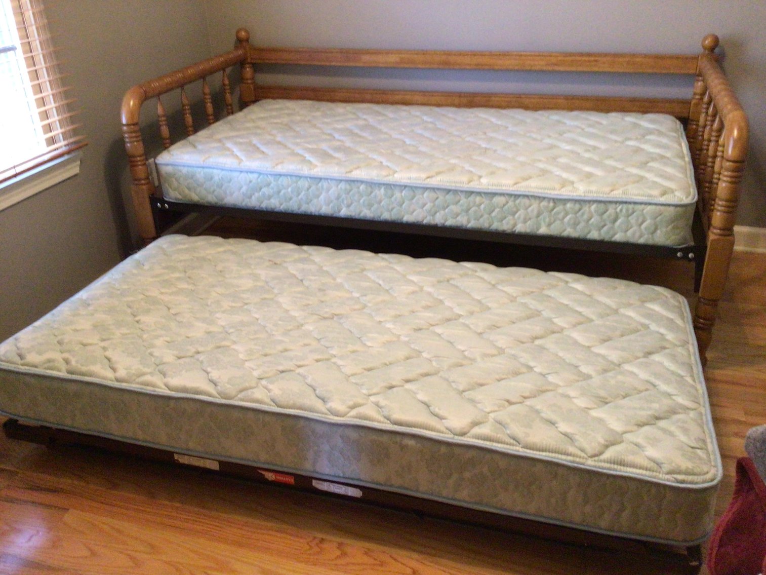 Image for Day Bed / Converts to King