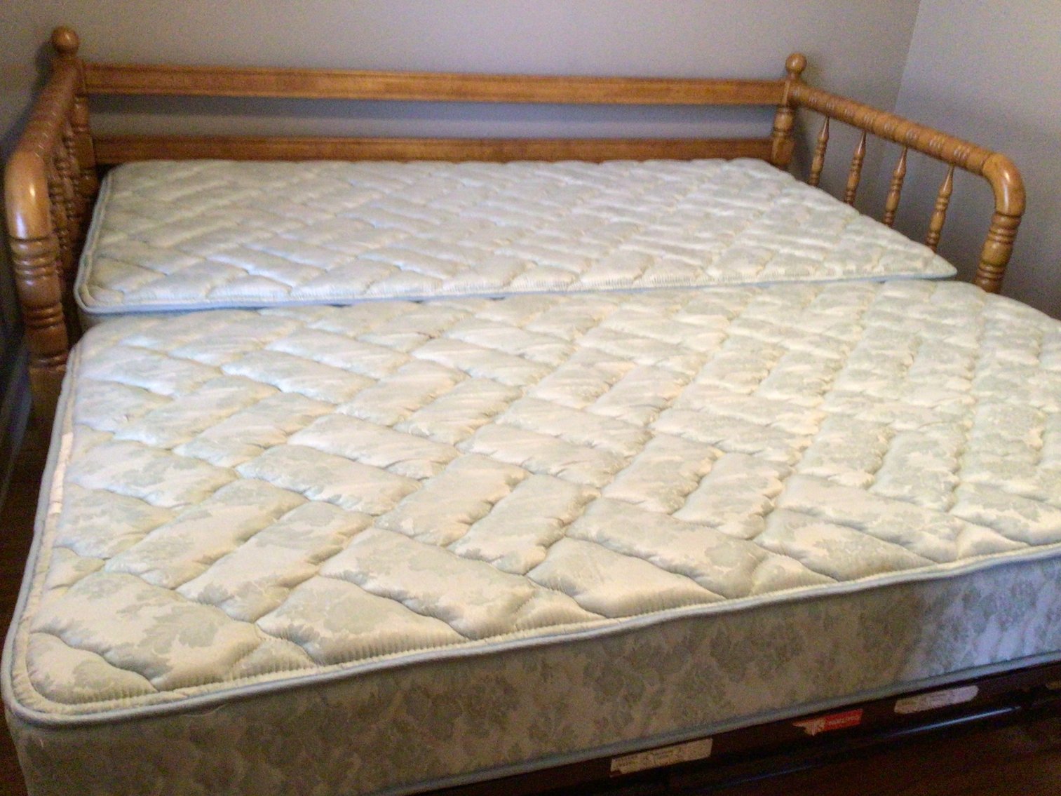 Image for Day Bed / Converts to King