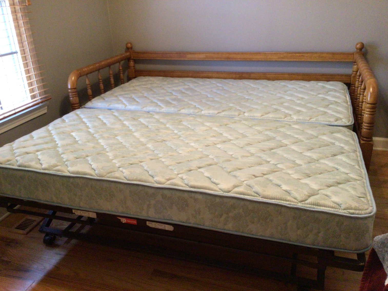 Image for Day Bed / Converts to King