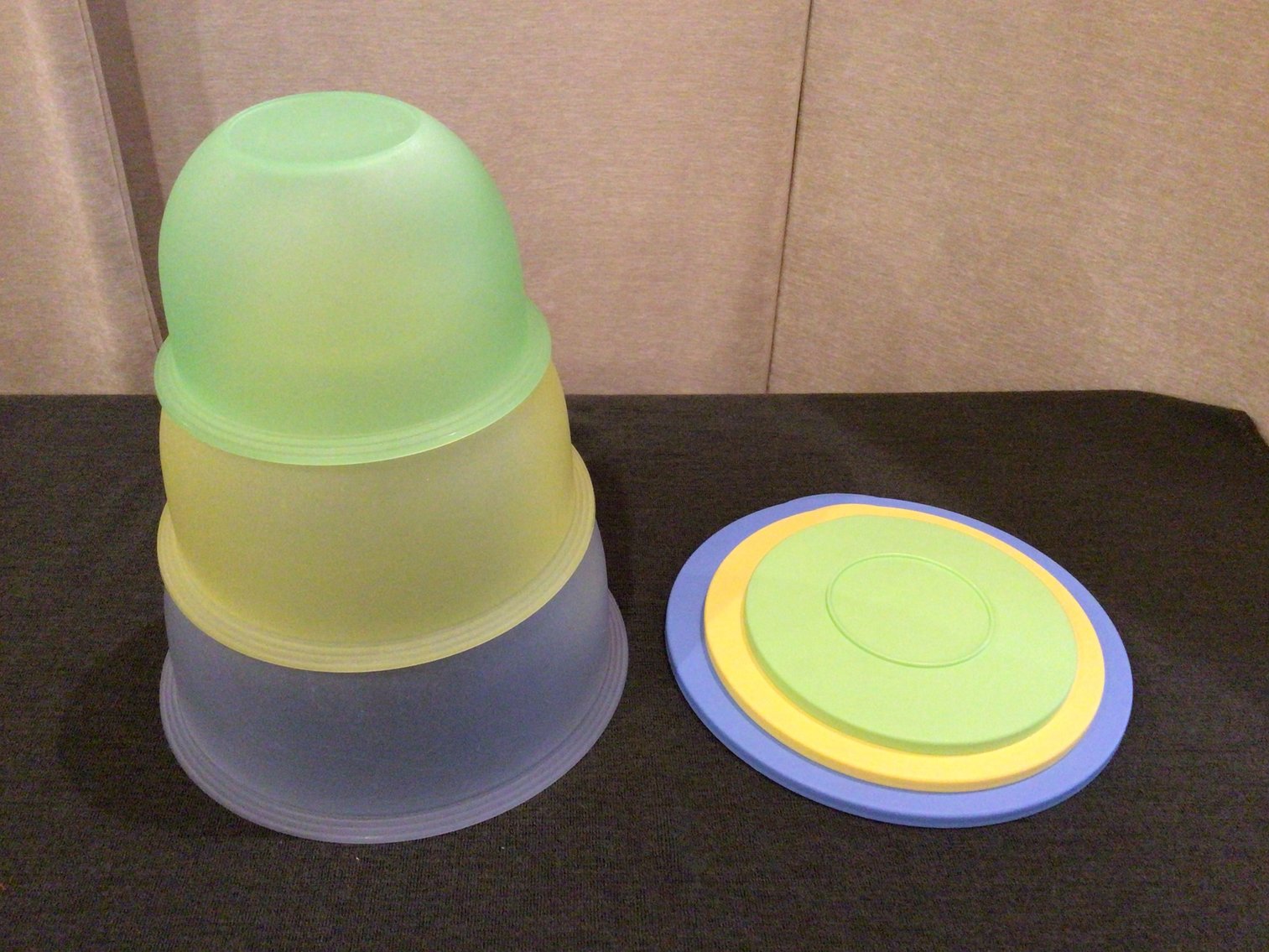 Image for Tupperware Bowl Set