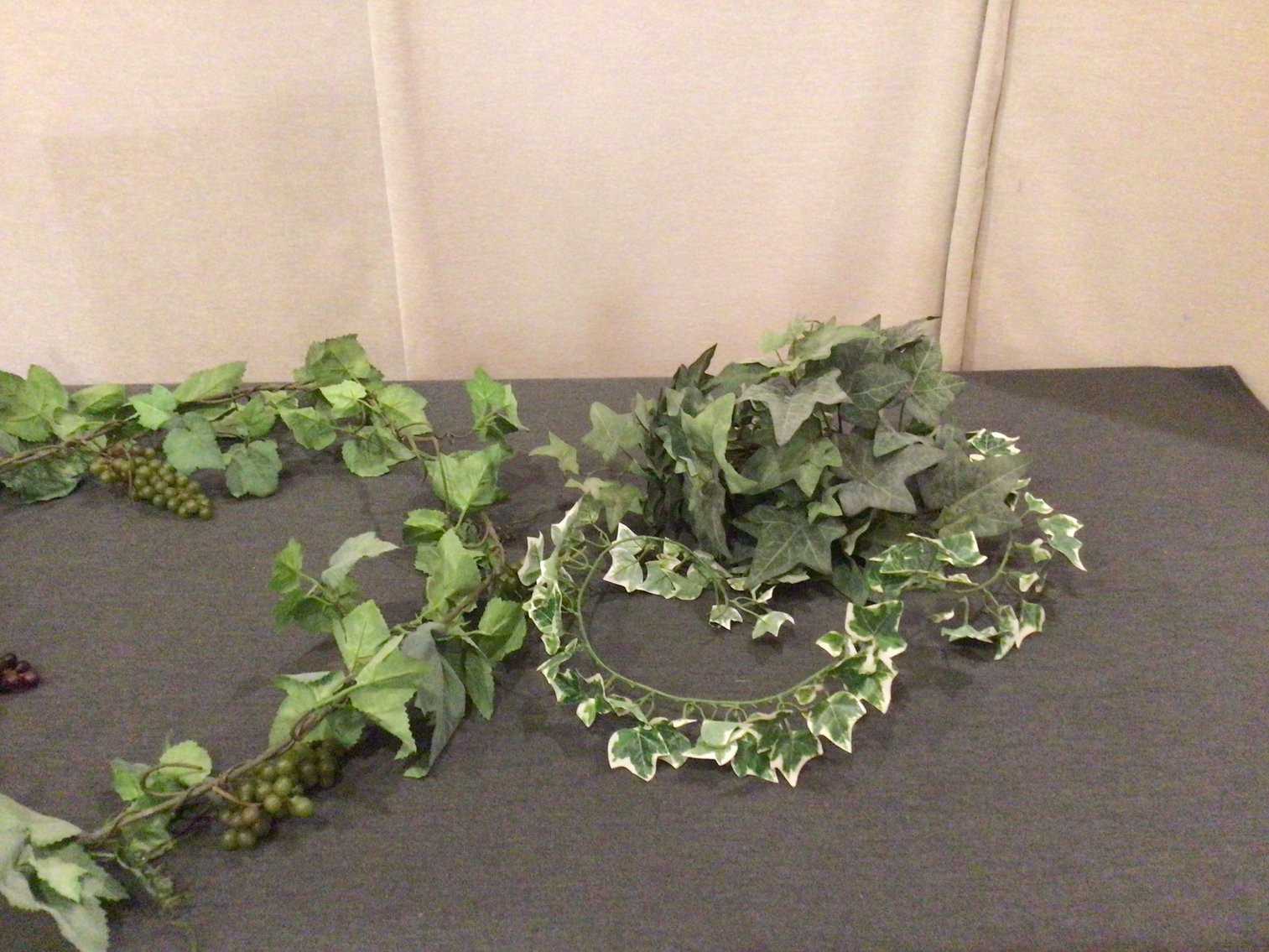 Image for Decorator Lot - Grapevine Motif