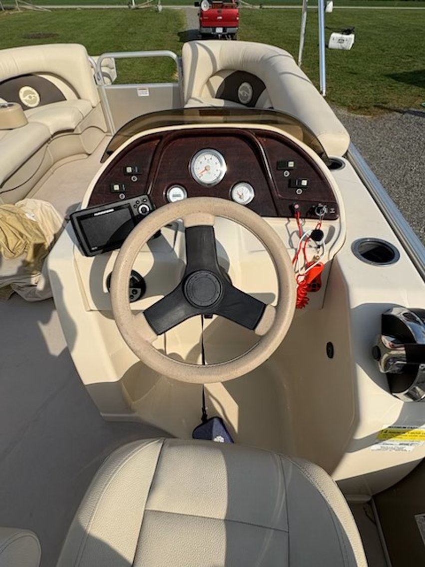 Image for Lot 2 2015 Starcraft Sunchaser Pontoon Boat