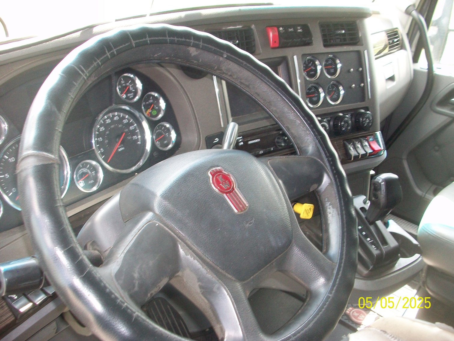 Image for Lot 1-  2015 Kenworth T680 Sleeper Truck