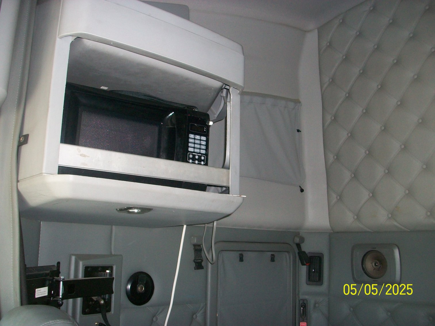 Image for Lot 1-  2015 Kenworth T680 Sleeper Truck