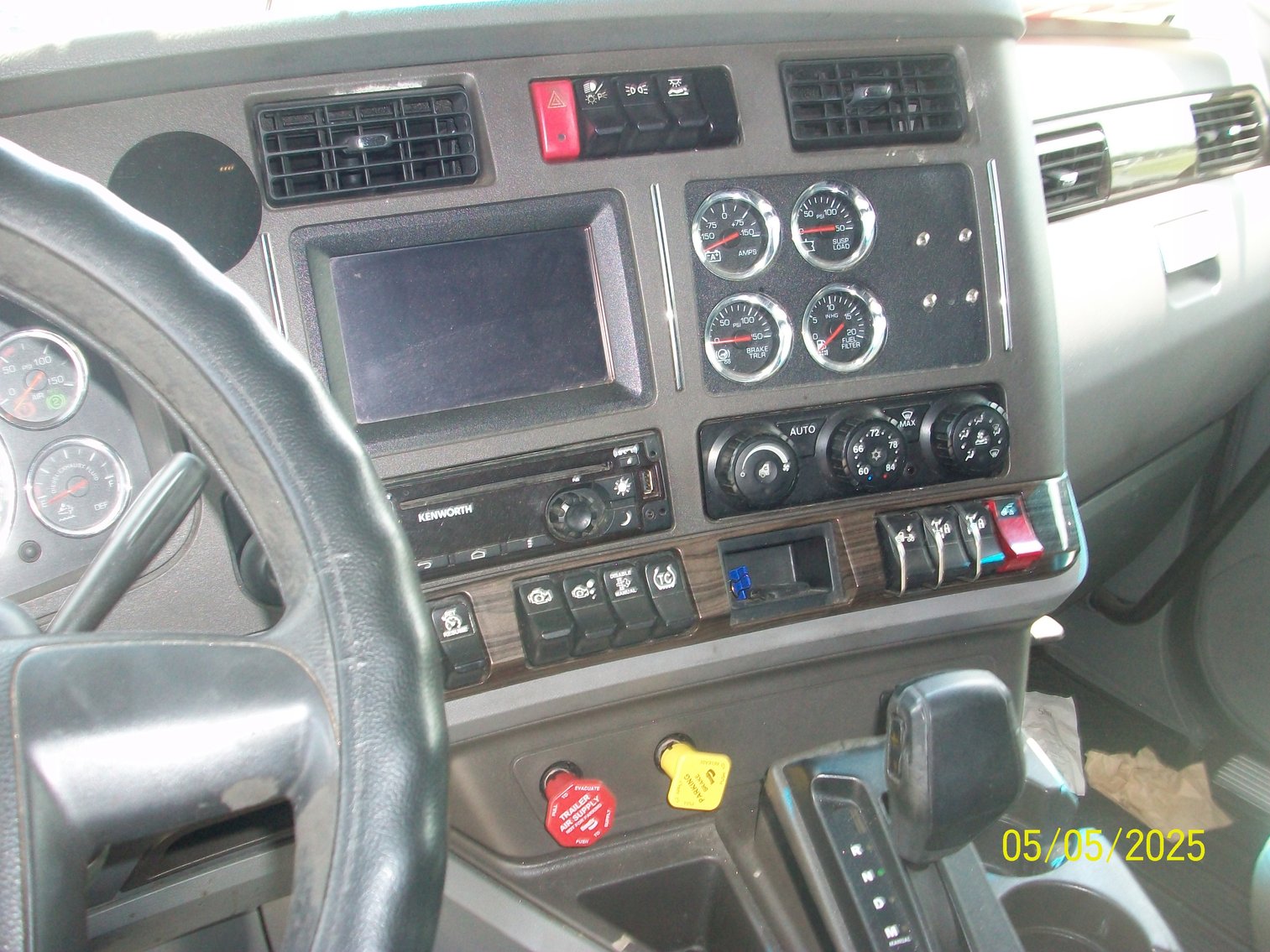 Image for Lot 1-  2015 Kenworth T680 Sleeper Truck