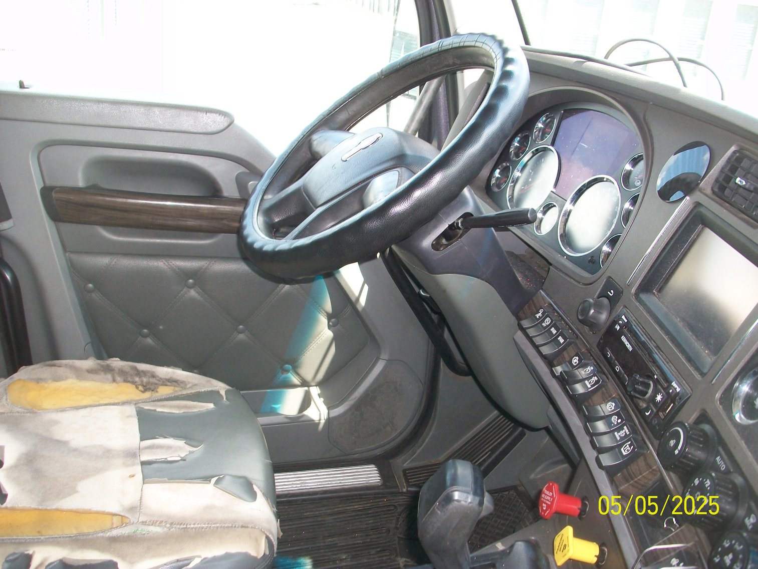 Image for Lot 1-  2015 Kenworth T680 Sleeper Truck