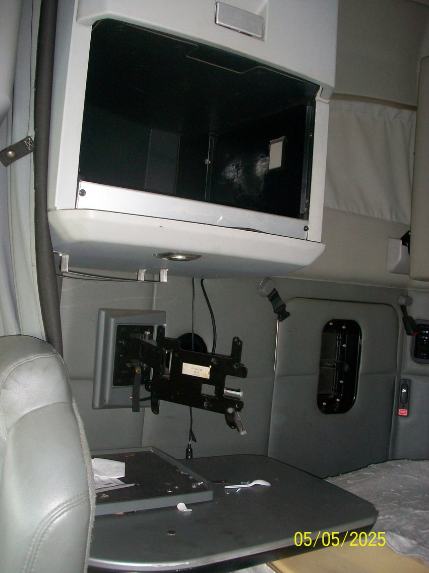 Image for LOT 2 – 2016 Kenworth T680 Sleeper Truck