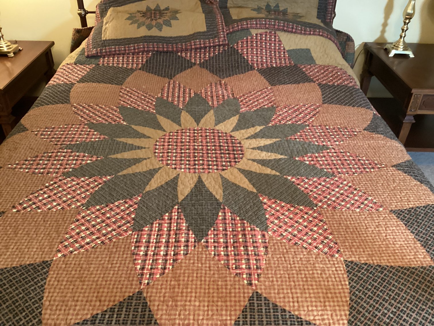 Image for Huge Quilt and Pair of Shams