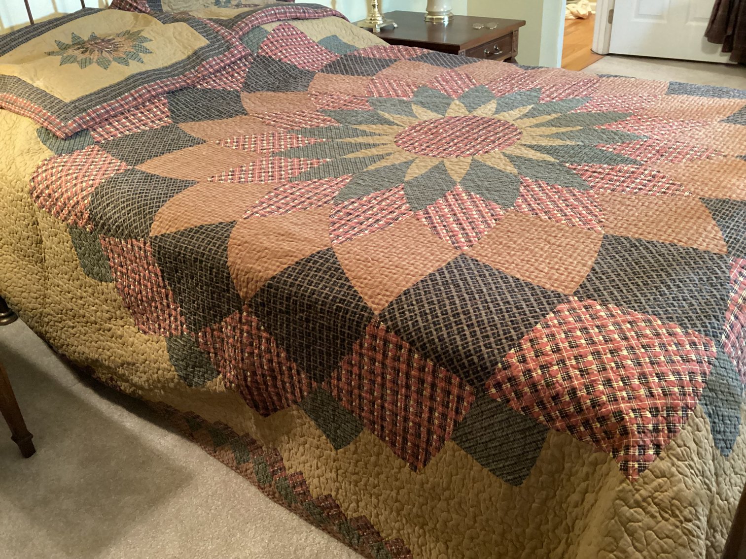 Image for Huge Quilt and Pair of Shams