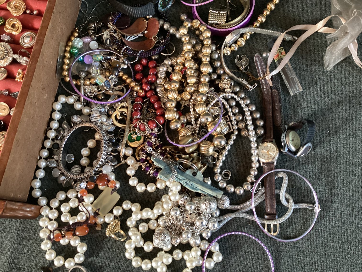 Image for large Lot of Costume Jewery