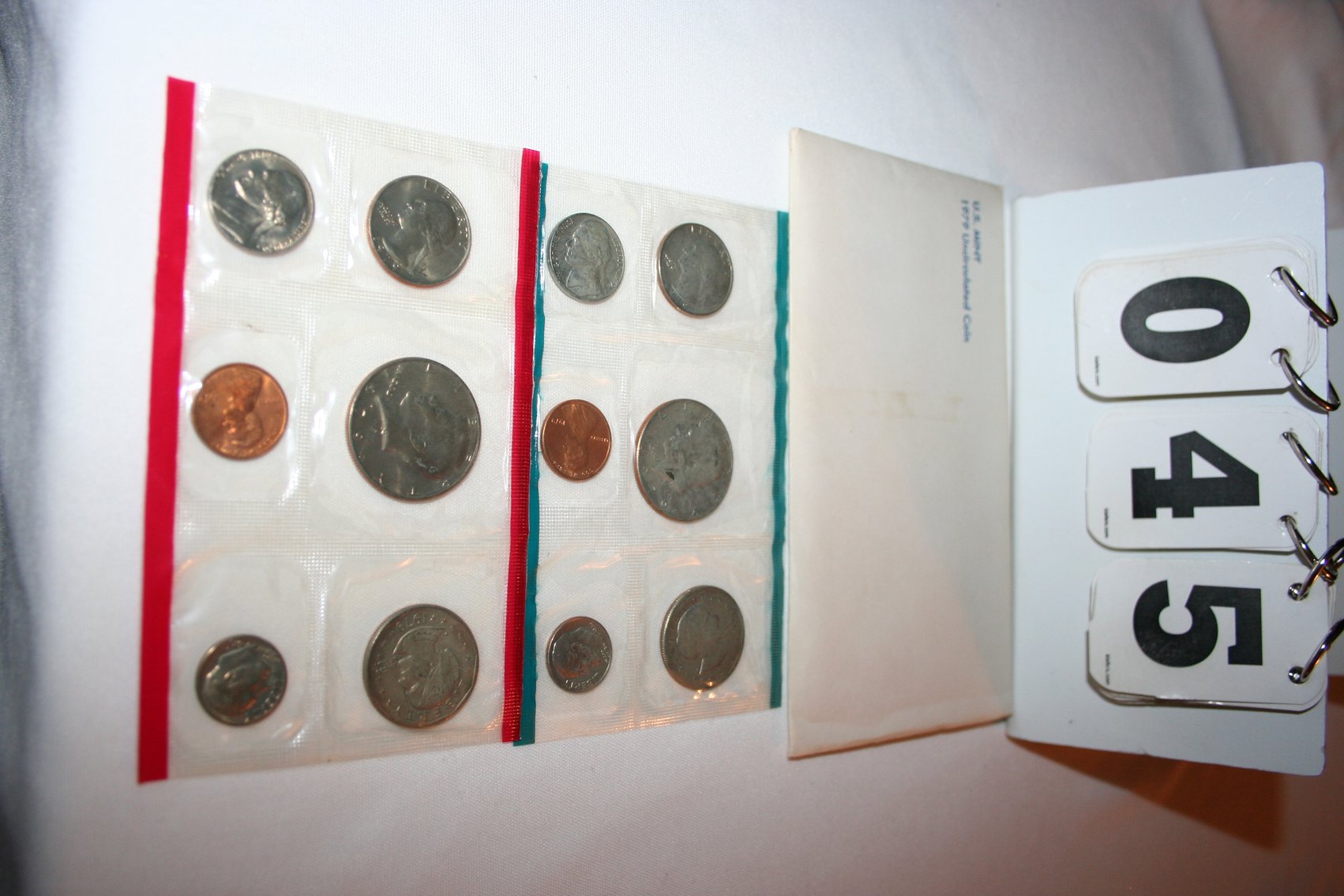 Image for 1979 Mint Set (2) (Uncirculated( (Denver / Philadelphia) Susan B Anthony