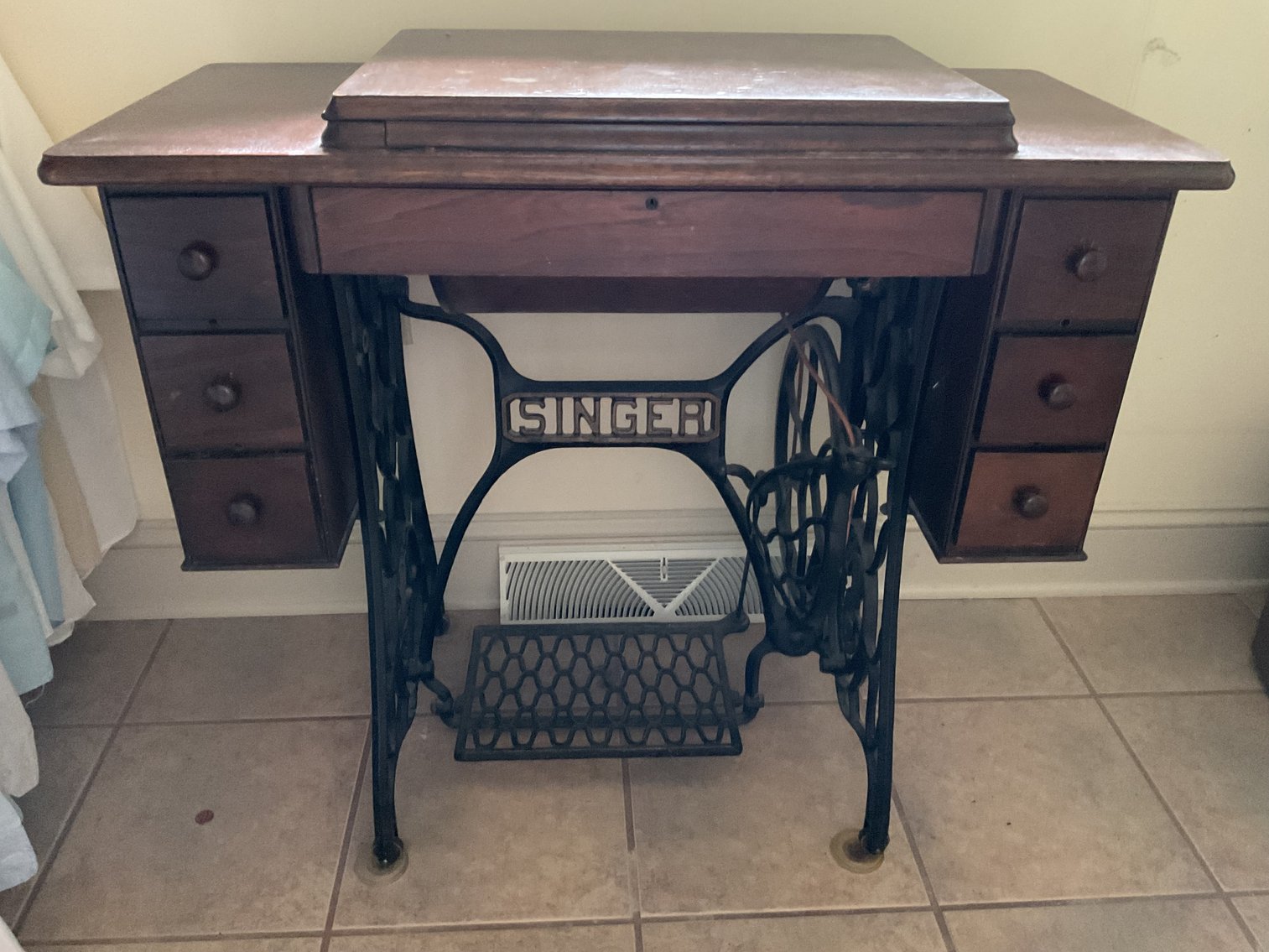 Image for Singer Treadle Sewing Machine on Cast Iron Stand