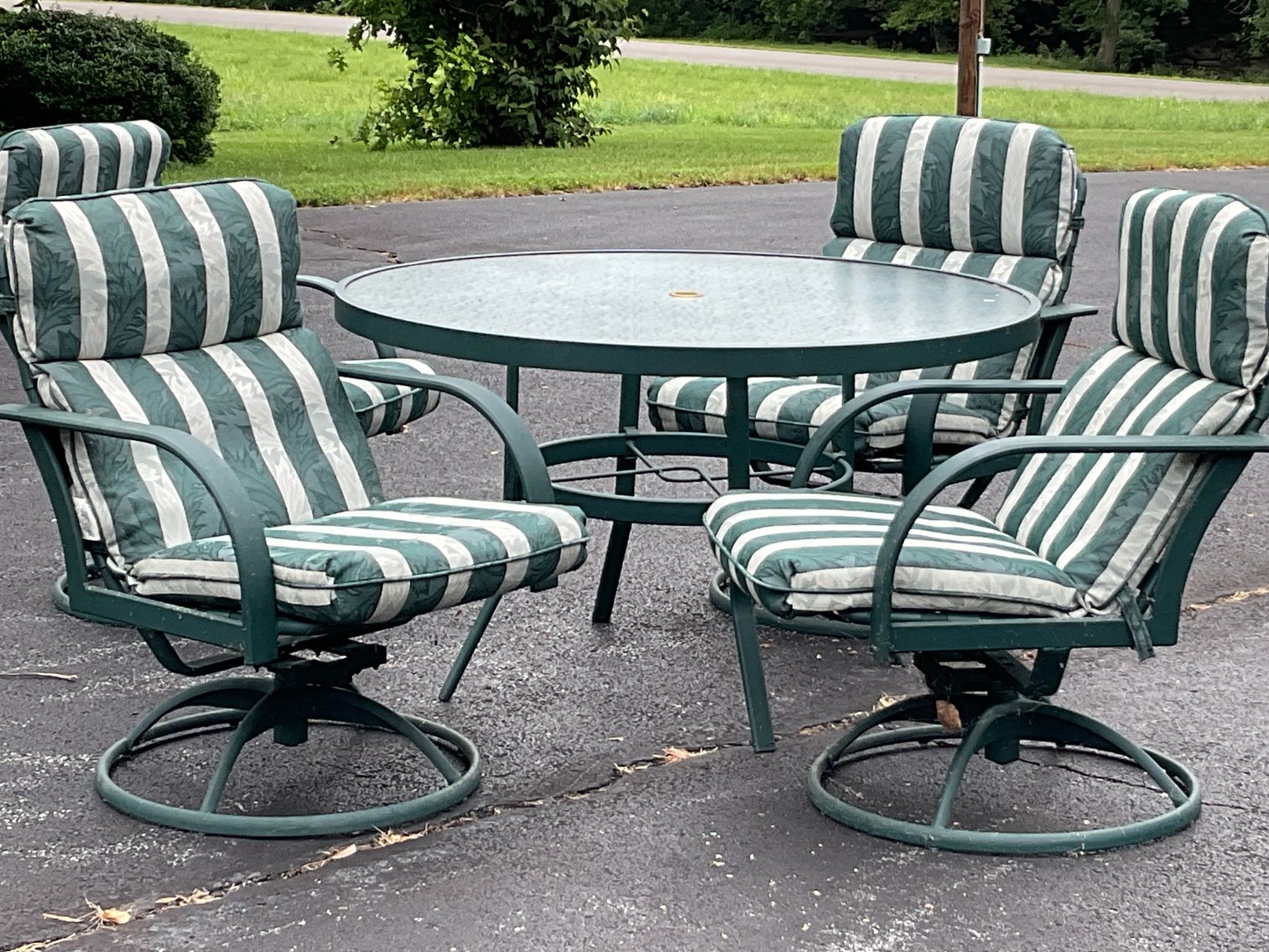 Image for Picnic Table with 4 Chairs