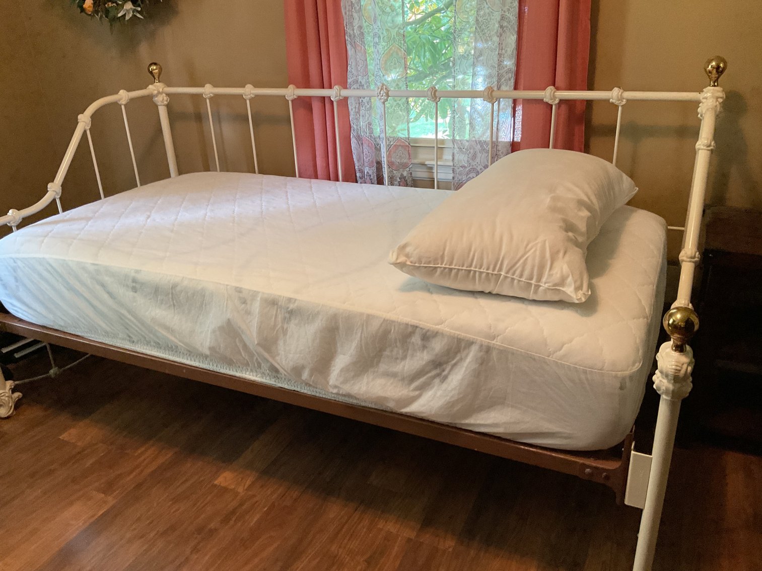Image for Metal Frame Day Bed