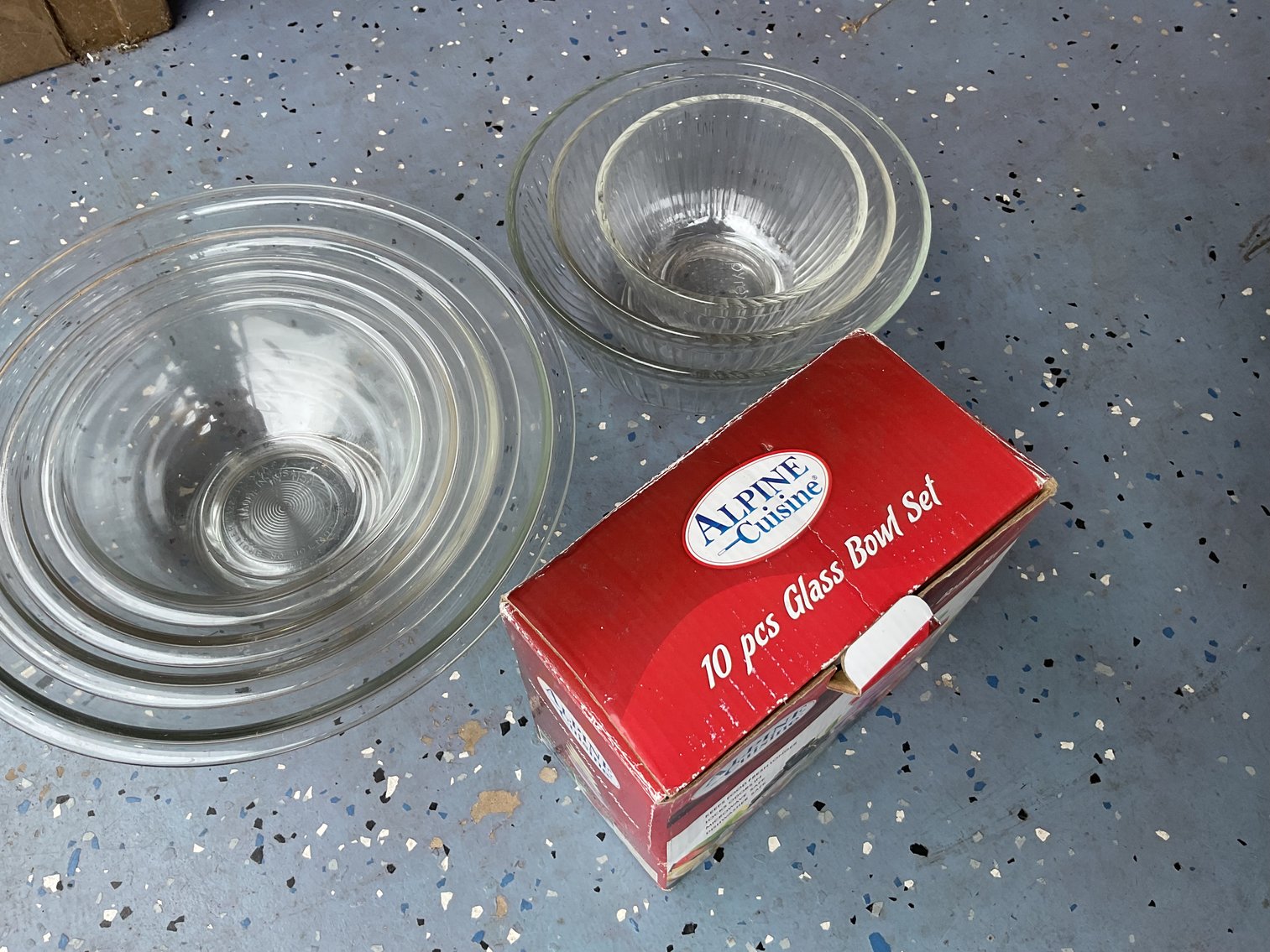 Image for Pyrex Mixing Bowls and Set of Covered Bowls