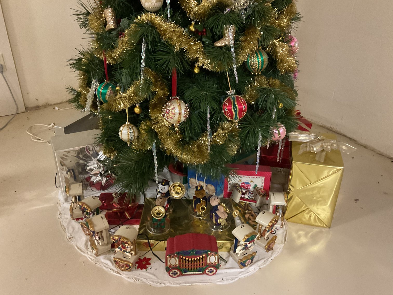 Image for 6’ Decorated Christmas Tree