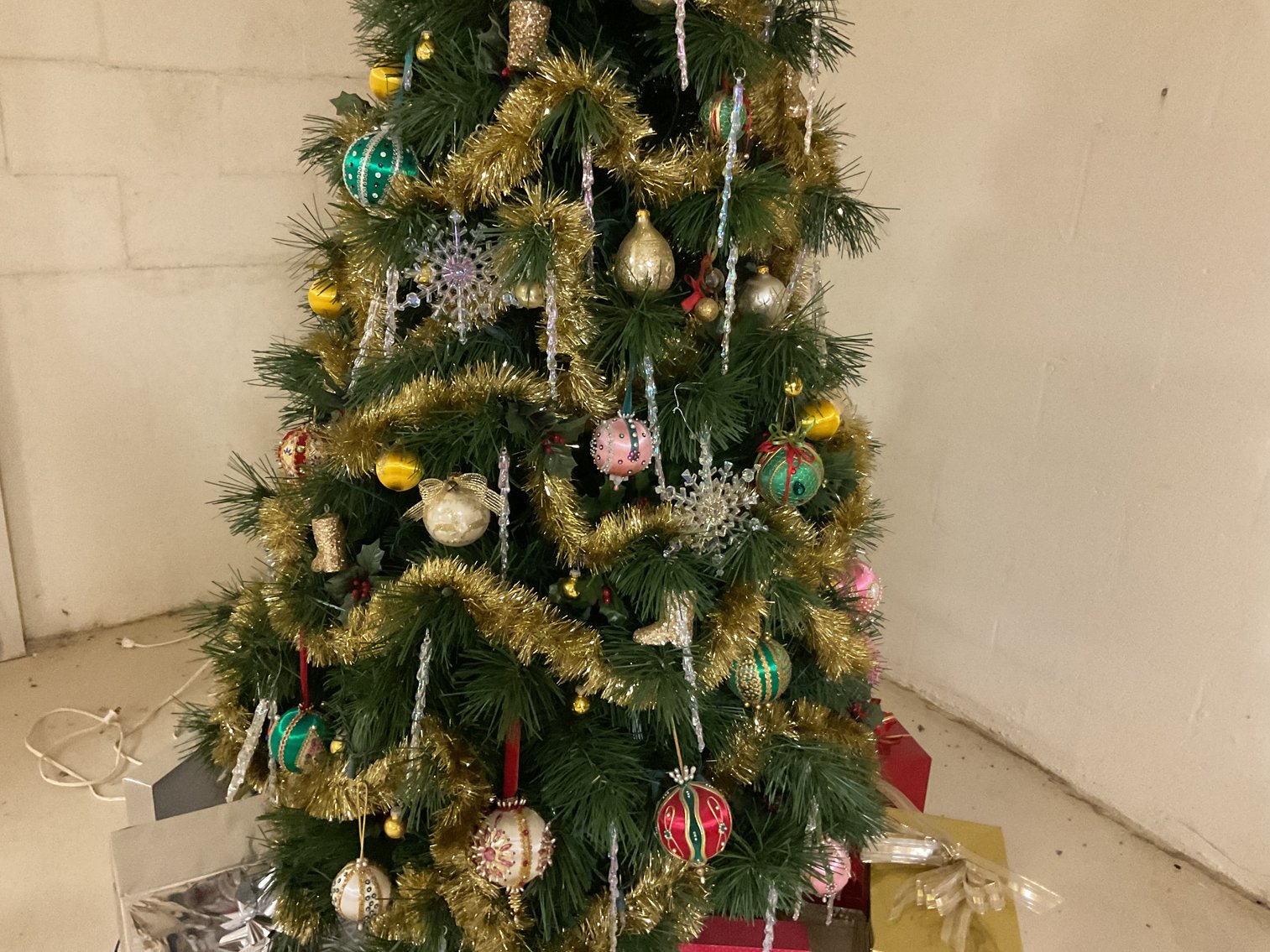 Image for 6’ Decorated Christmas Tree