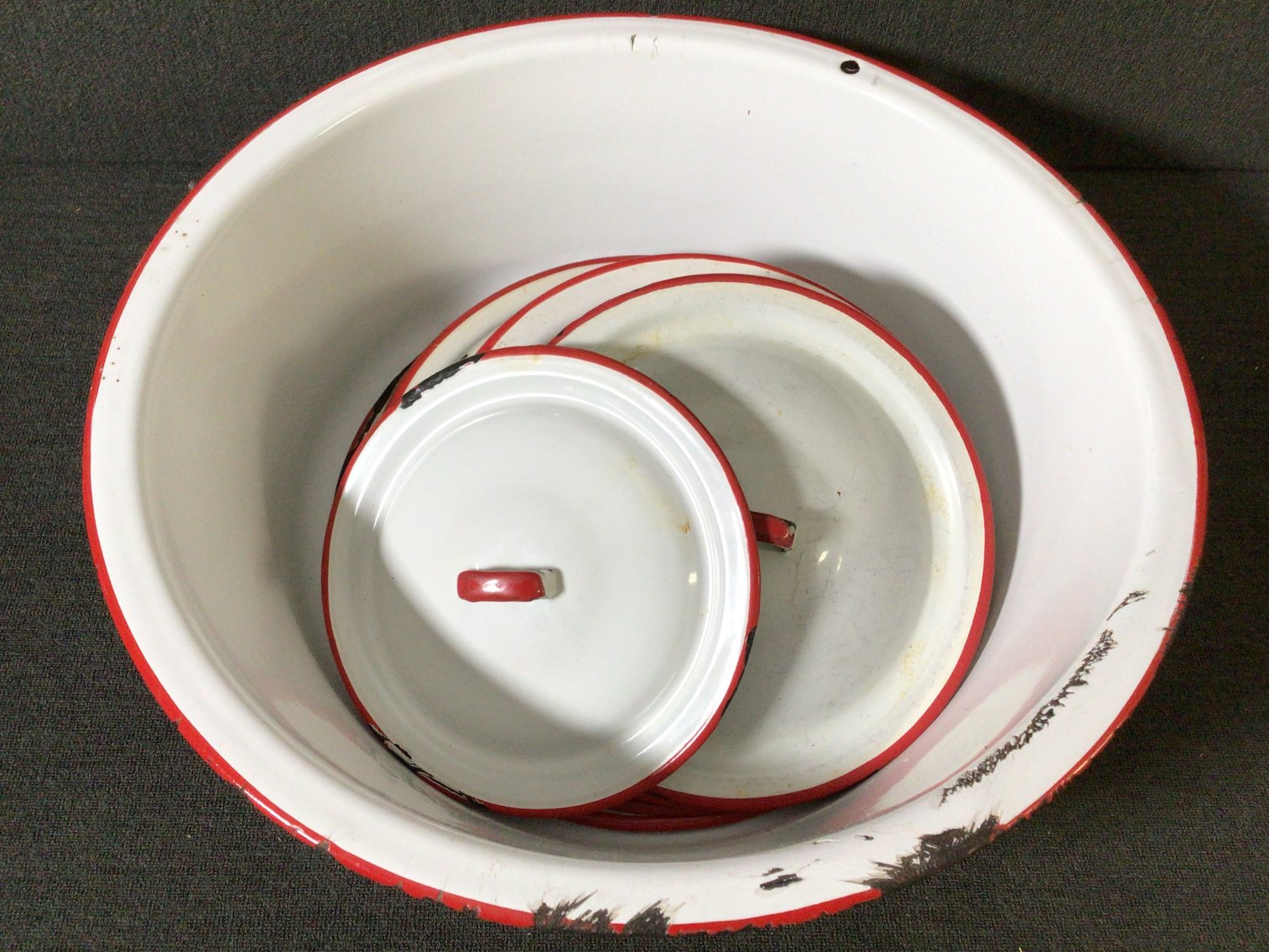 Image for Enamelware with Extra Lids and Bonus