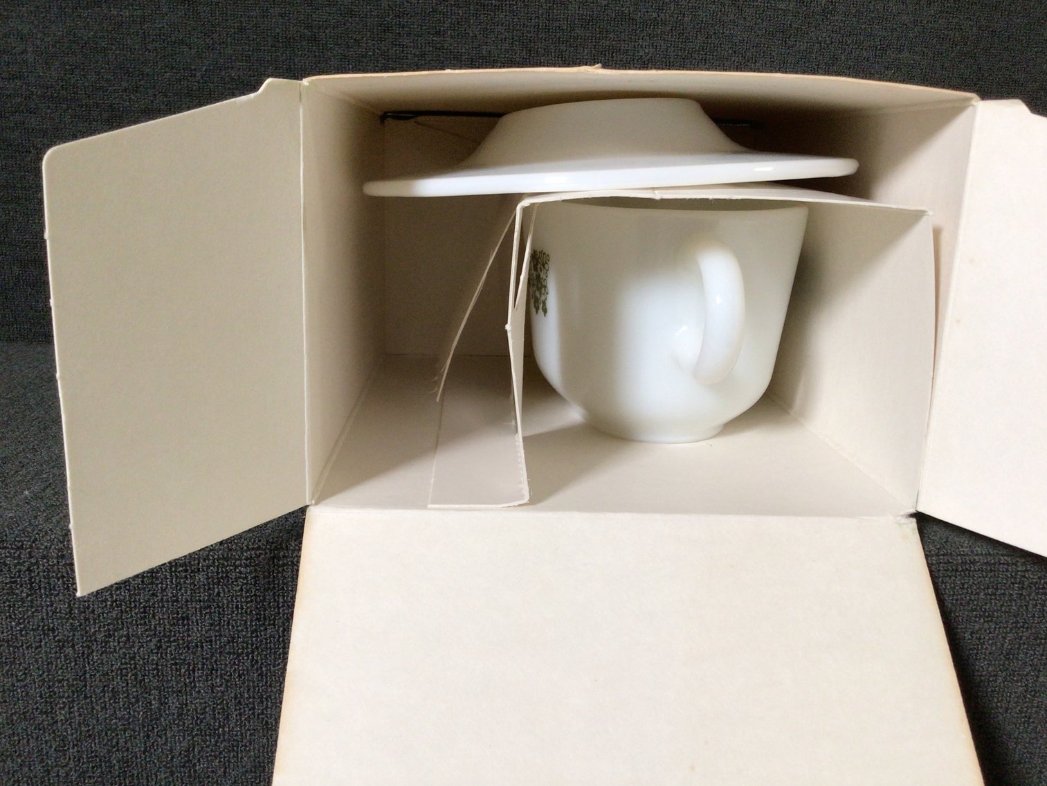 Image for Pyrex Spring Blossom Gravy Boat NIB!