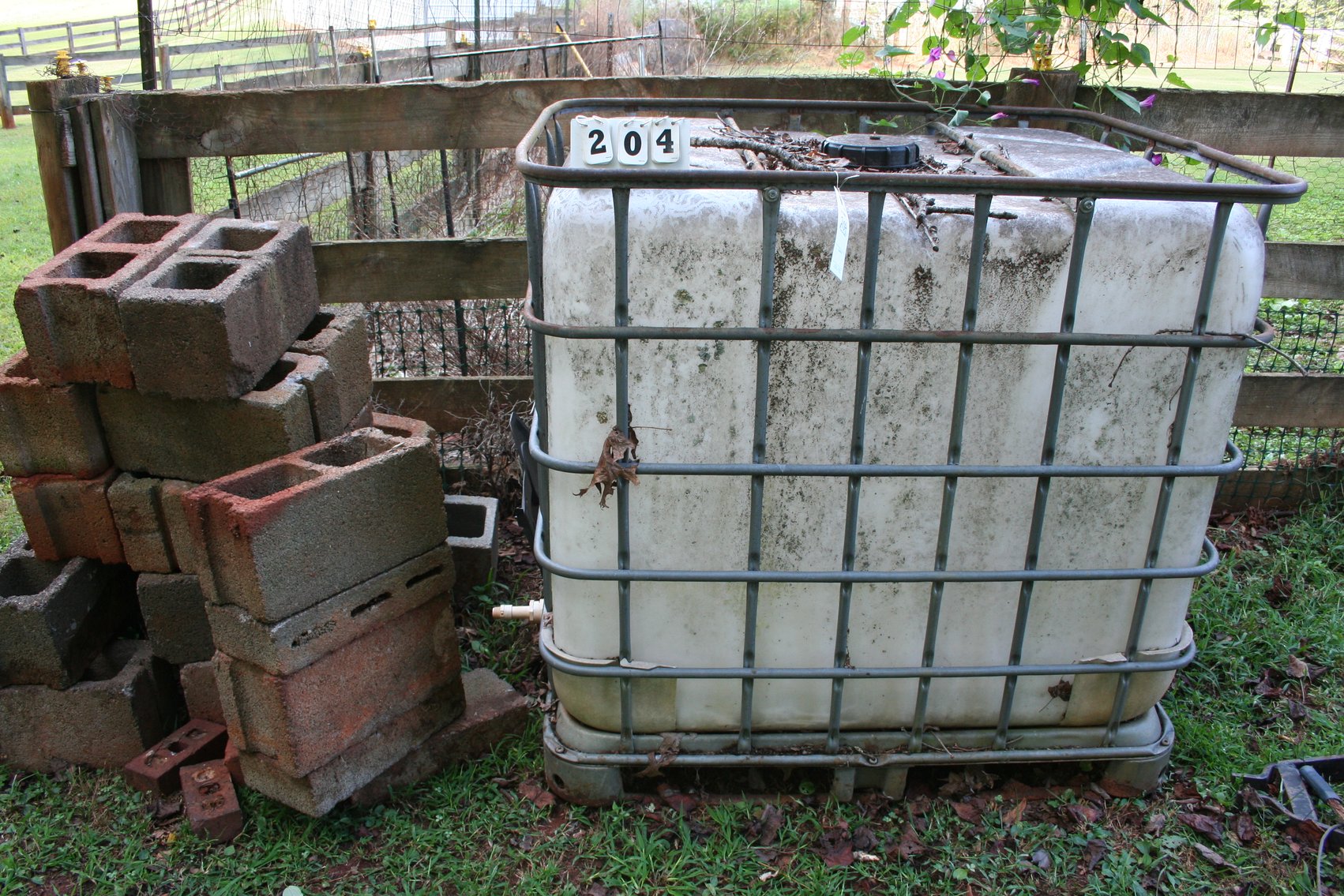 Image for 300 Gallon Water Tank & Cinder Block