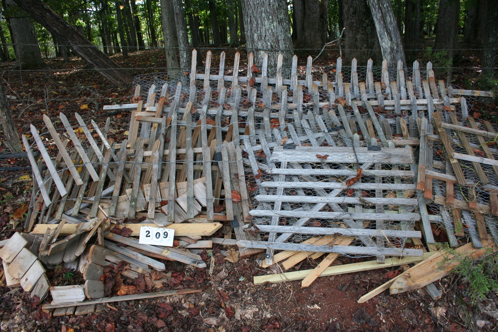 Image for Fencing, Wire, Gutters (LARGE LOT MUST REMOVE ALL)