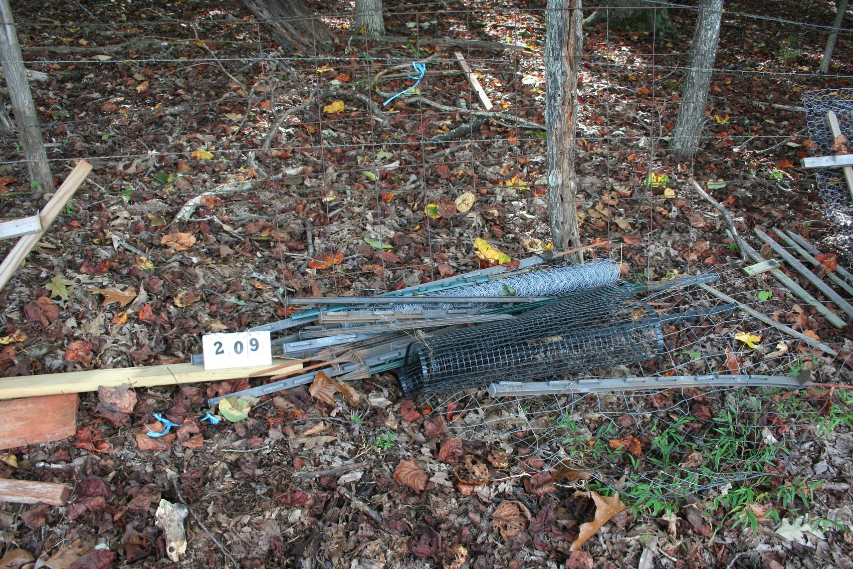 Image for Fencing, Wire, Gutters (LARGE LOT MUST REMOVE ALL)