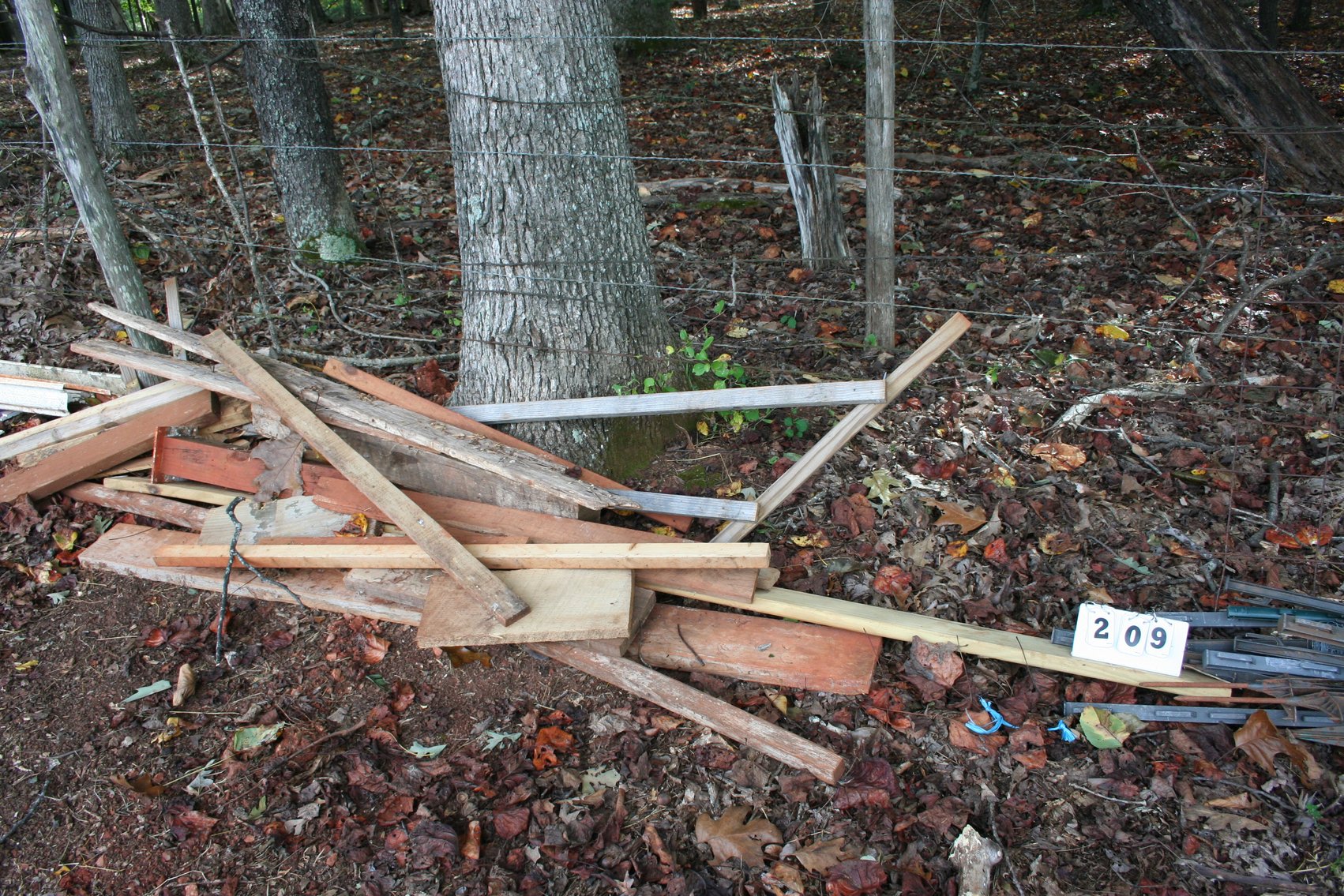 Image for Fencing, Wire, Gutters (LARGE LOT MUST REMOVE ALL)