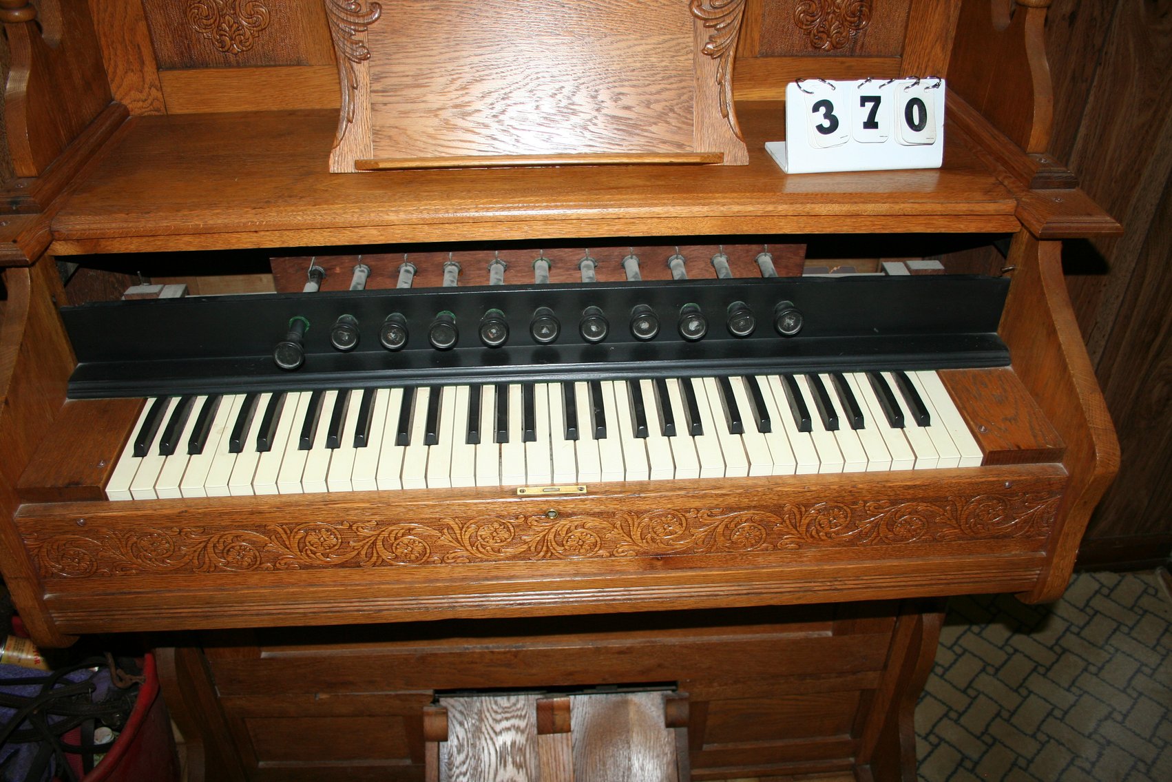 Image for Beautiful Antique Oak Pump Organ, 