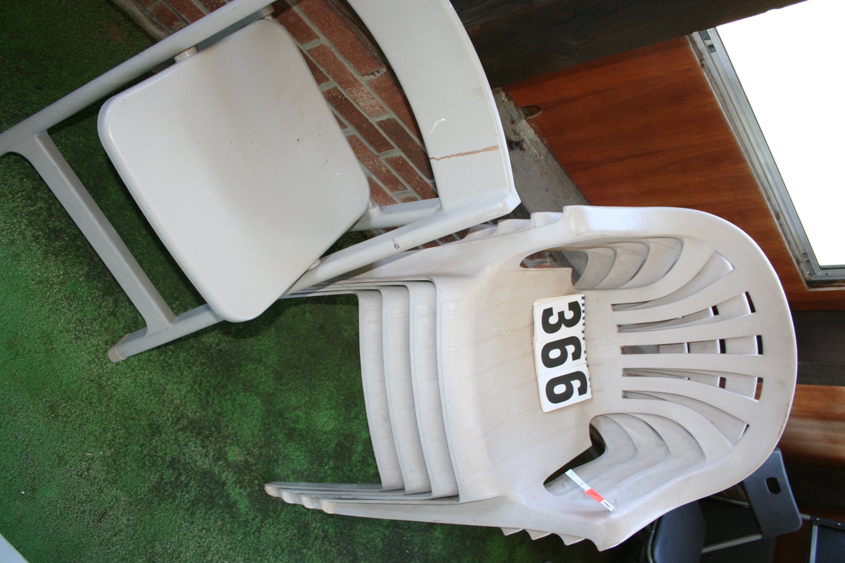 Image for 5 chairs  (5)