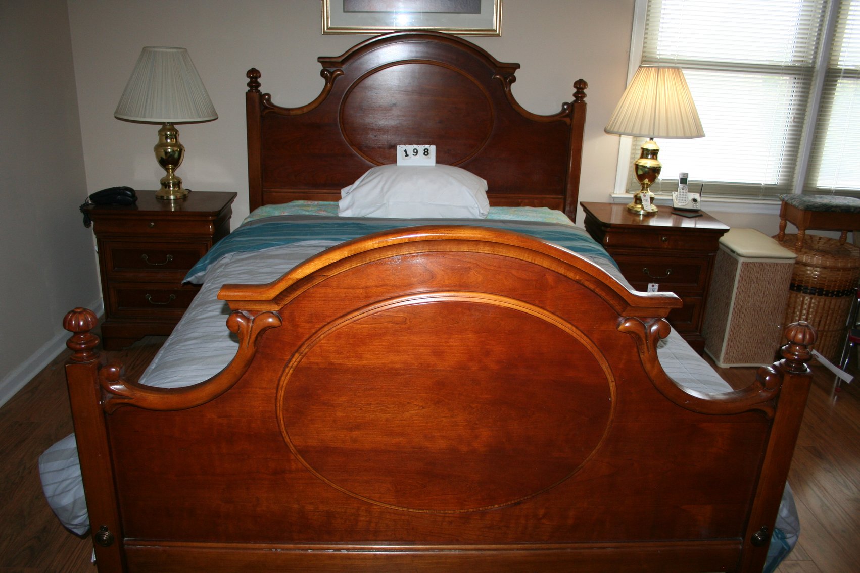 Image for Vintage Lexington Solid Wood Bedroom suite - Good Condition