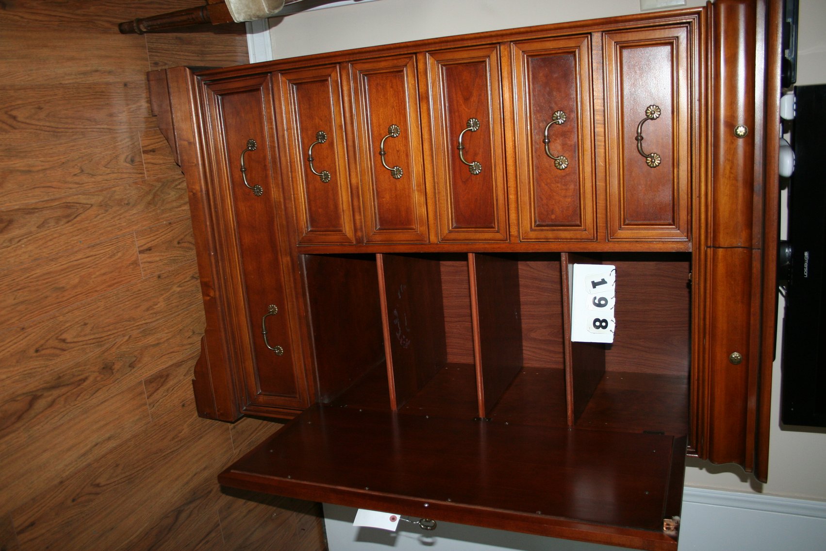 Image for Vintage Lexington Solid Wood Bedroom suite - Good Condition