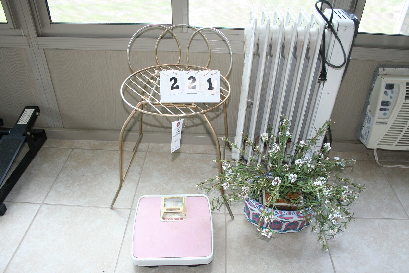 Image for Heater (working), metal seat, ceramic planter, scale