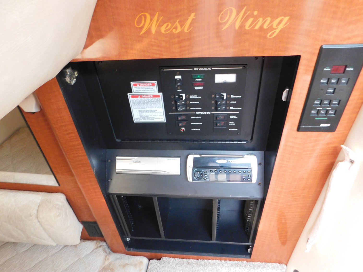 Image for 2001 Sea Ray Sundancer w/ 2024 Tarp Trailer