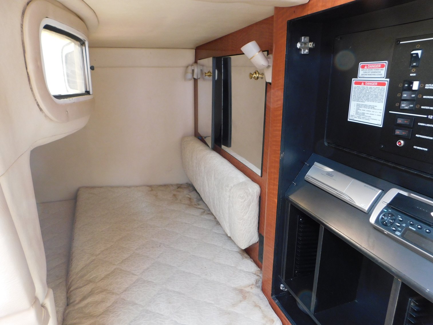 Image for 2001 Sea Ray Sundancer w/ 2024 Tarp Trailer