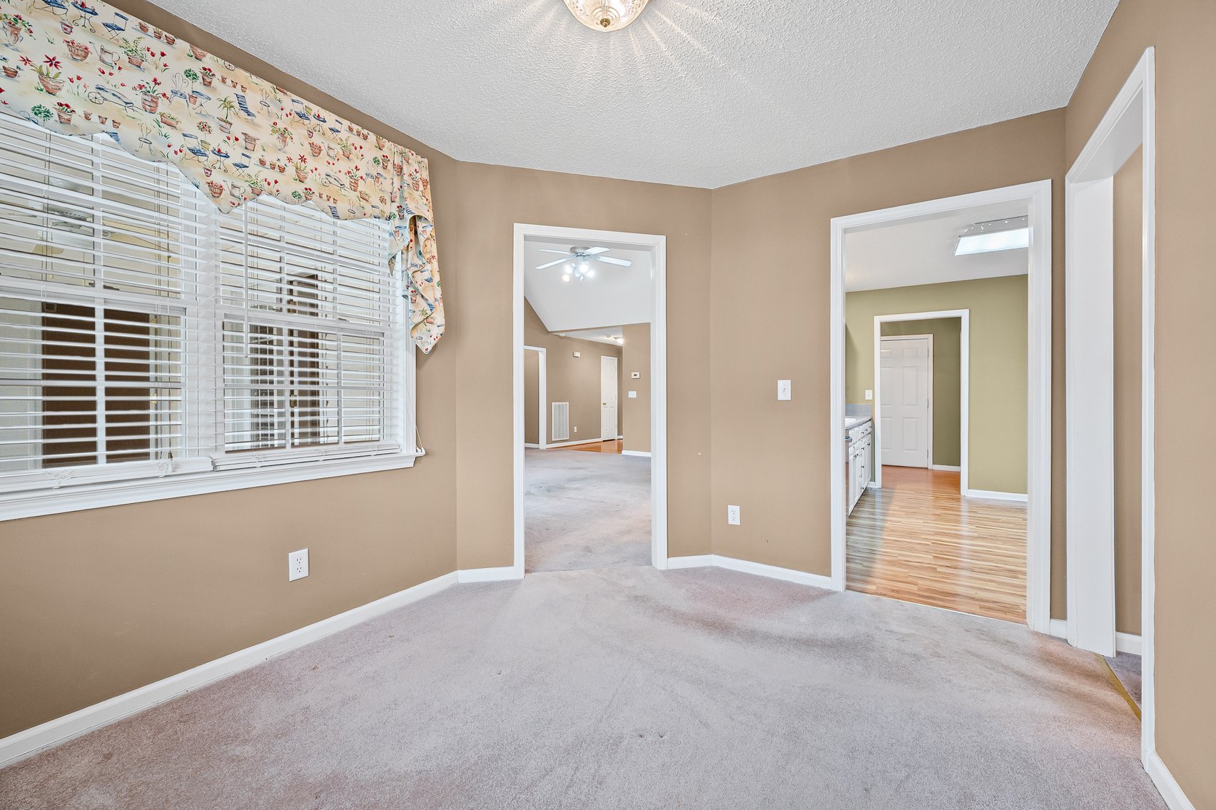 Image for 26-002_Real Estate Auction: 7 Brook Laurel Lane