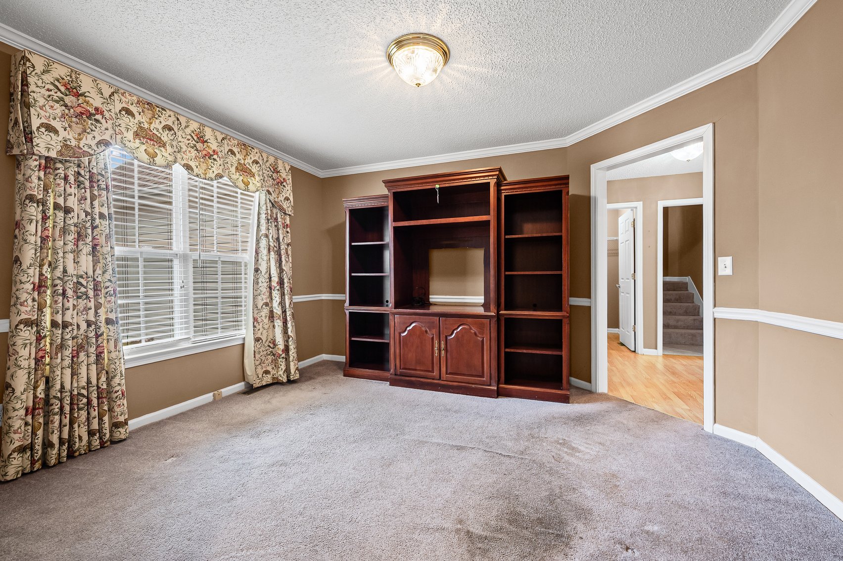 Image for 26-002_Real Estate Auction: 7 Brook Laurel Lane