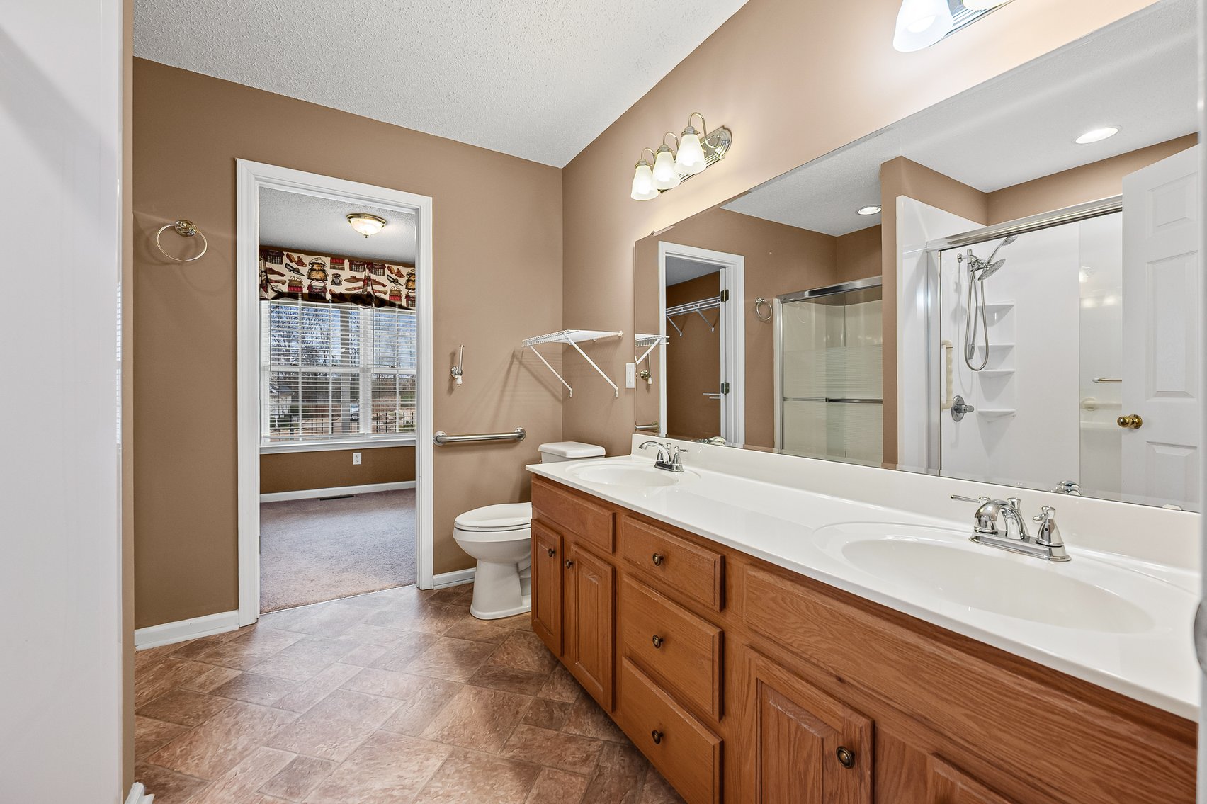 Image for 26-002_Real Estate Auction: 7 Brook Laurel Lane