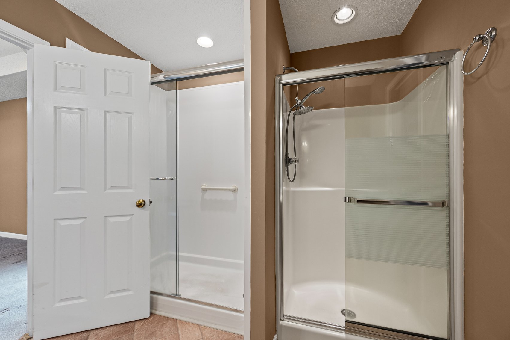 Image for 26-002_Real Estate Auction: 7 Brook Laurel Lane