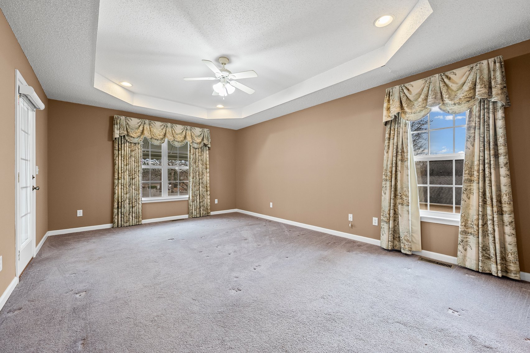 Image for 26-002_Real Estate Auction: 7 Brook Laurel Lane