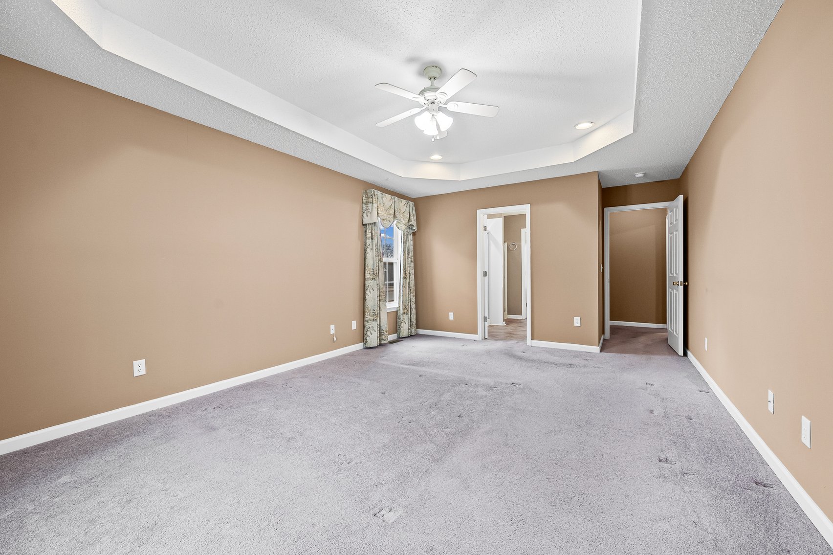 Image for 26-002_Real Estate Auction: 7 Brook Laurel Lane