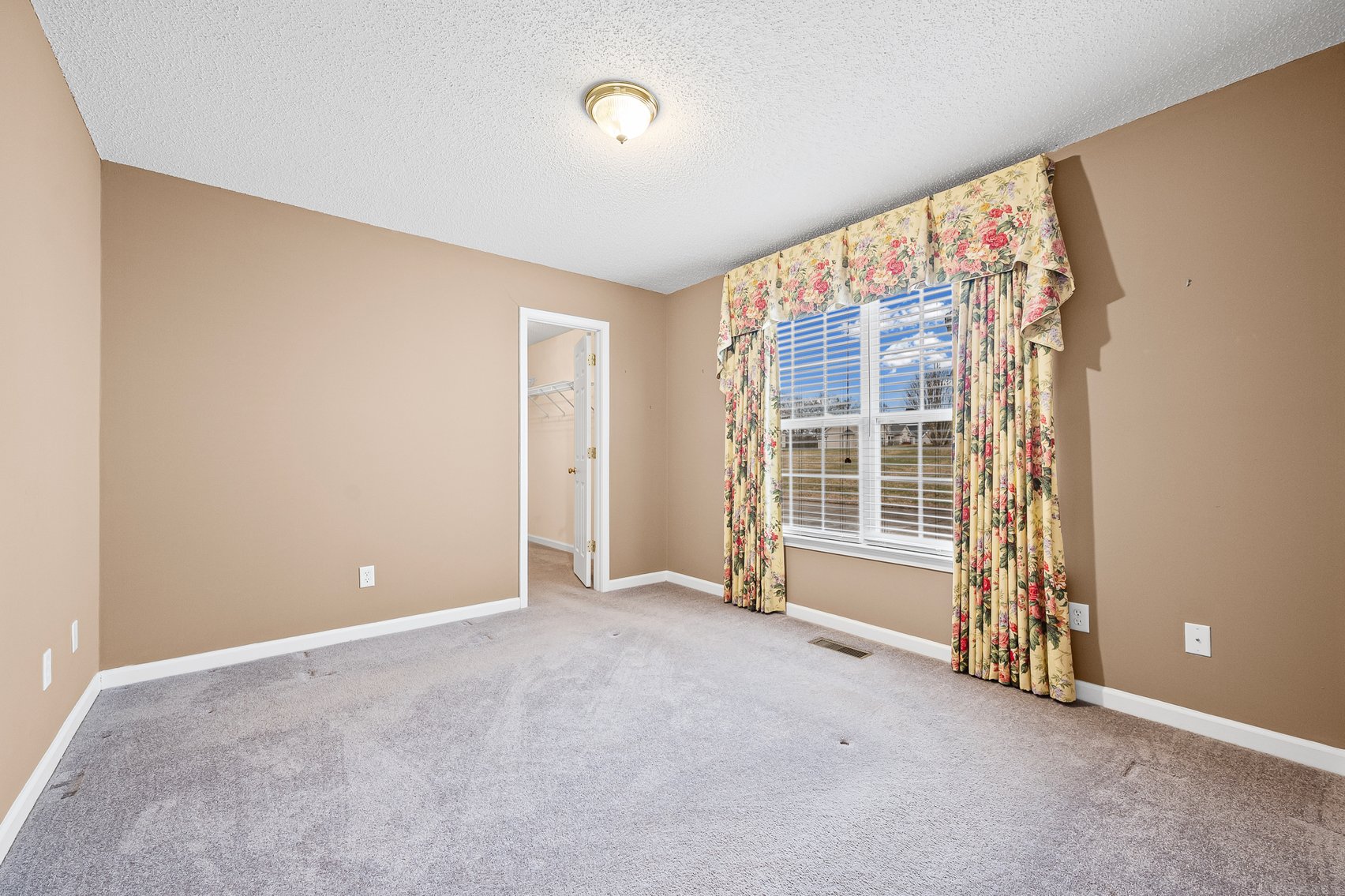 Image for 26-002_Real Estate Auction: 7 Brook Laurel Lane