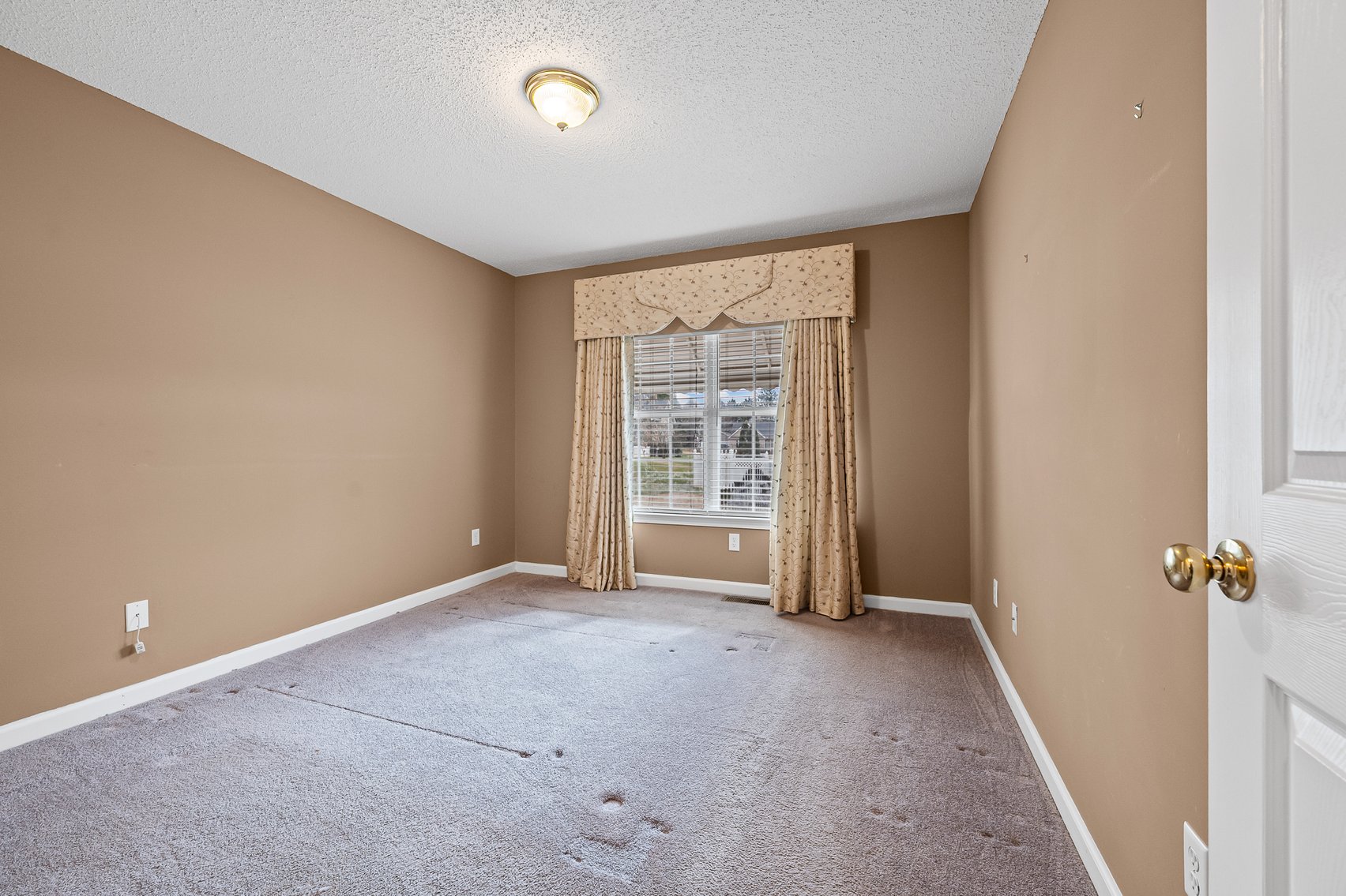 Image for 26-002_Real Estate Auction: 7 Brook Laurel Lane